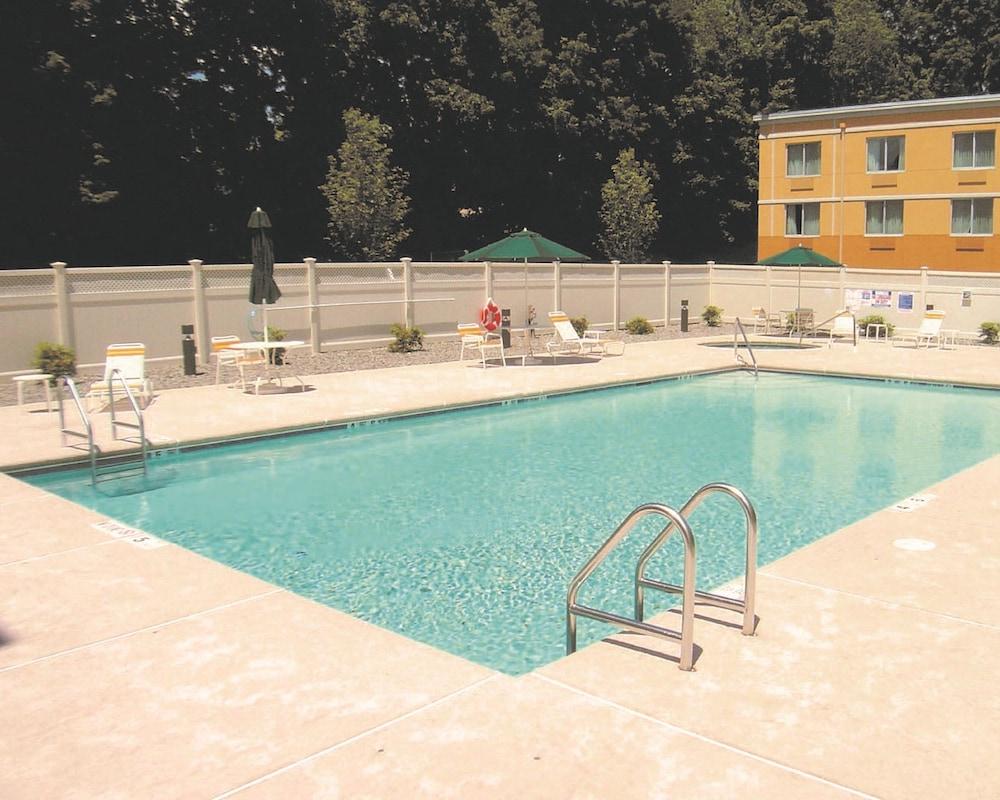 Hotel La Quinta By Wyndham Danbury Exteriér fotografie